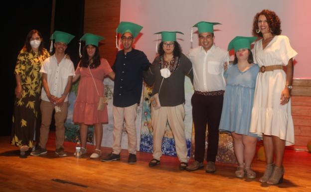 Adisval despide el curso con una fiesta de graduación