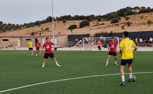 Monky LC y SpaceShisha Descansillo, en la gran final del torneo de fútbol 7