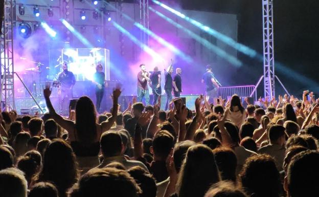 Antonio José lo da todo en su concierto de la 'Fuga de la Diabla'