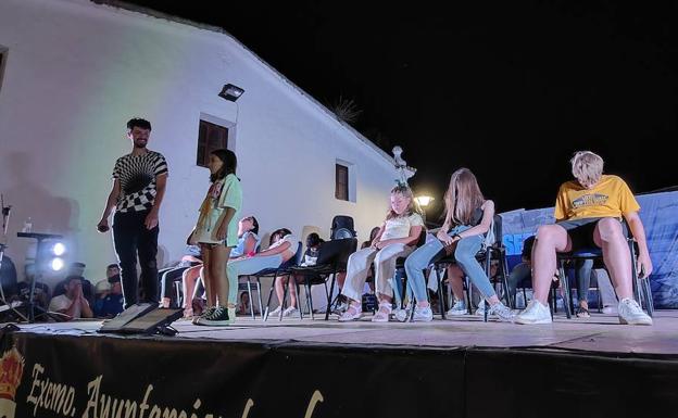 Sete Martín cierra la fiesta de la 'Fuga de la Diabla' con un espectáculo de hipnosis