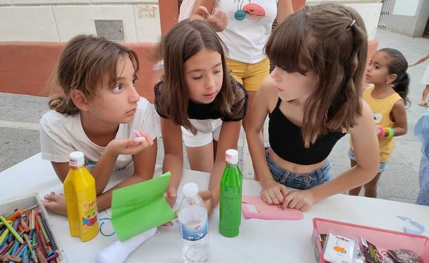 Los pequeños se divierten en los talleres infantiles