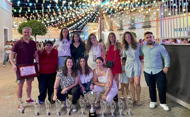 El ayuntamiento de Almendral hace un reconocimiento al club femenino en el que militan las tres valverdeñas