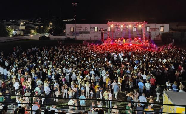 Unas 3.000 personas vibran con los mejores temas de Camela