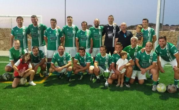 Los Veteranos ganan su trofeo de feria