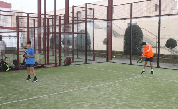 Vuelven las clases de pádel para pequeños, jóvenes y adultos