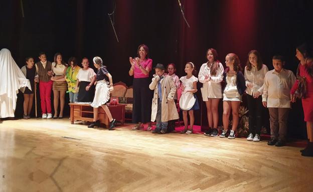 El grupo infantil de la Escuela de Teatro estrena su obra 'El Fantasma de Villasimplona de Arriba'