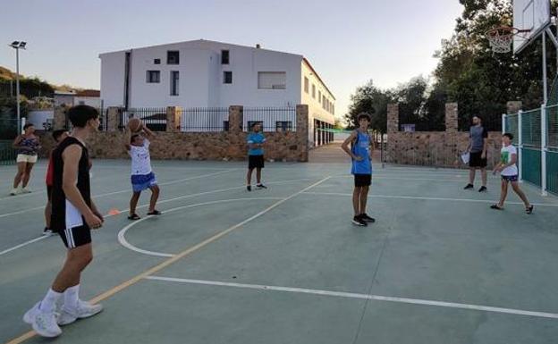 Pronto comenzarán las clases de baloncesto