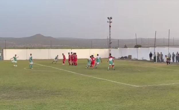 Un golazo de Borja Romero da los tres puntos al Racing Valverdeño en San Jorge