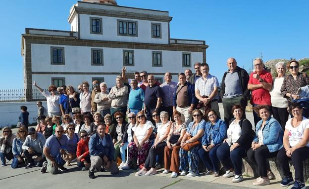 La Asociación de Mujeres disfruta de las Rías Altas en su viaje de septiembre