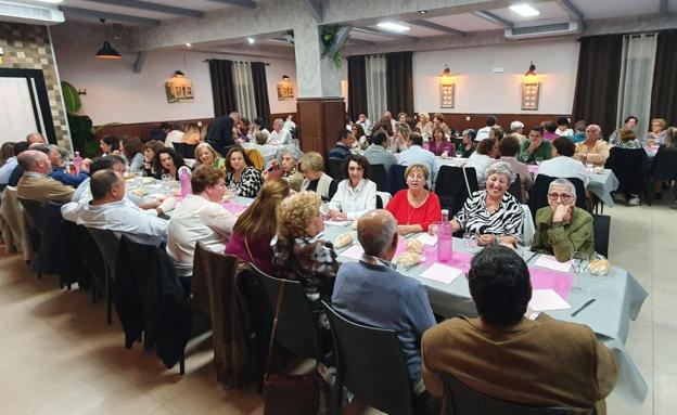 Una cena solidaria pone el punto y final a la Semana Contra el Cáncer de mama