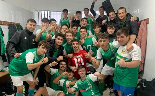 Nueva victoria para los juveniles que los mantiene en lo más alto