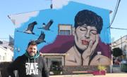 El lema 'El amor jamás golpea' ya luce en la Plazoleta de la Igualdad