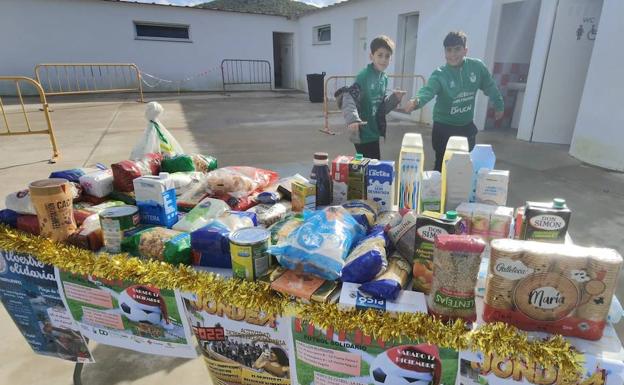 Se recaudan más de 150 kilos de alimentos en la actividad deportiva y solidaria Futkilo