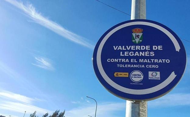 ¿Por qué está instalada esta señal en una de las entradas a Valverde de Leganés?
