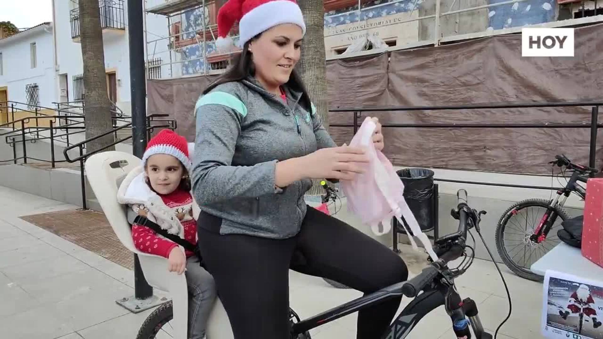 Más de 60 ciclistas disfrutan del paseo navideño