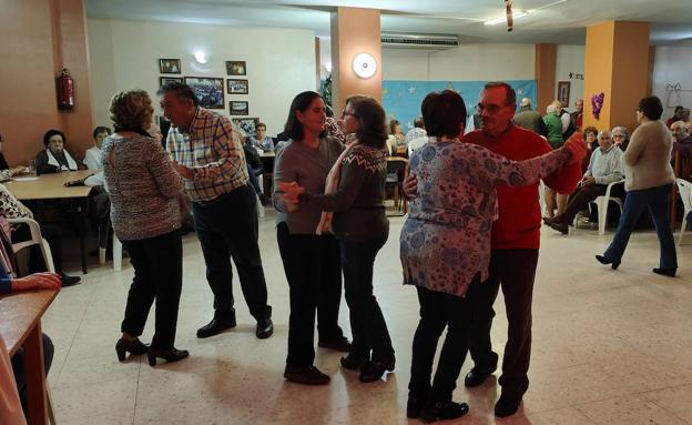 Los mayores disfrutan de su tradicional Fiesta del Roscón