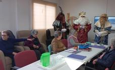 Los Reyes Magos también visitan a los usuarios del Centro de Día