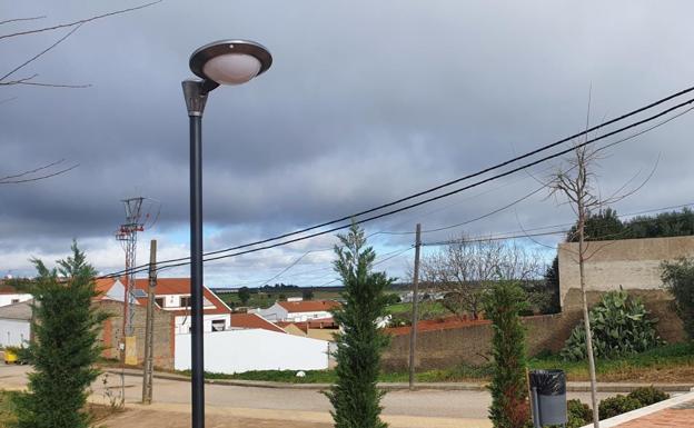 Se instalan farolas solares en el Parque de las Malvinas