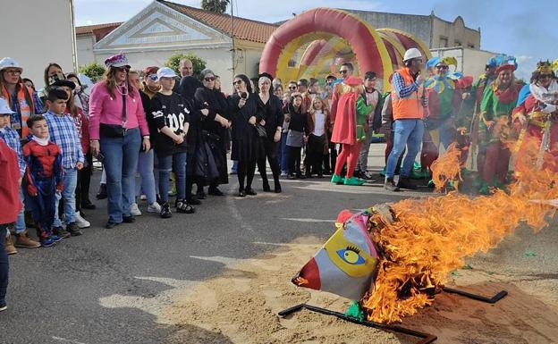 Un animado Domingo de Piñata cierra el Carnaval 2023