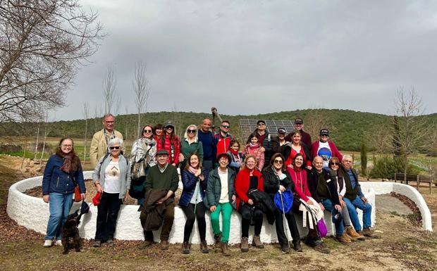 El Rebellao acoge la visita de un grupo de amantes de la naturaleza y la historia