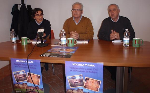 José Pecero publica 'Mochila y Jara', un libro solidario sobre vestigios de la guerra civil en la provincia de Badajoz
