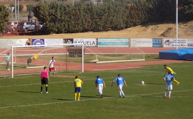 Un gol de Julio César le da los tres puntos a la SP Villafranca ante el Ilipense