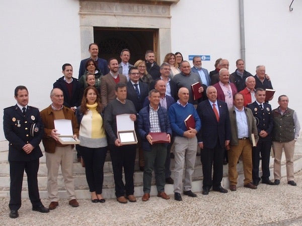 14 empleados municipales reciben un reconocimiento del Ayuntamiento por su reciente jubilación