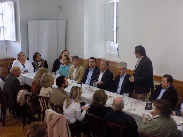 Adolfo Suárez Illana celebró ayer lunes en Villafranca un encuentro con la militancia del PP
