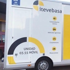 Una unidad móvil para vehículos está en Villafranca desde el pasado viernes 22 de marzo