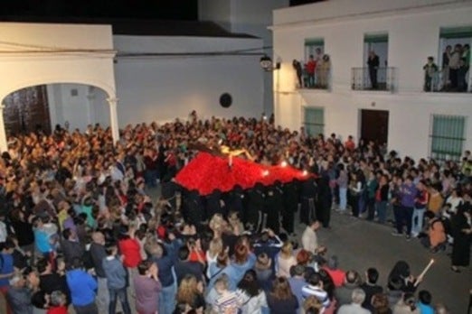 El Cristo de la Luz procesiona este Martes Santo del Pilar al Carmen