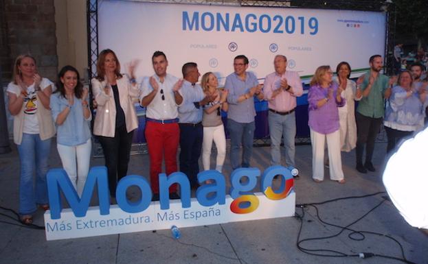 Monago cree que «aquí se protege antes a los animales que a las personas»