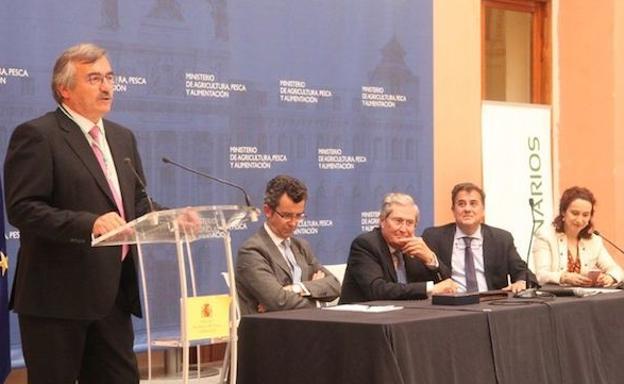 Antonio Cabezas recibe la medalla de plata de la Asociación del Cuerpo Nacional Veterinario