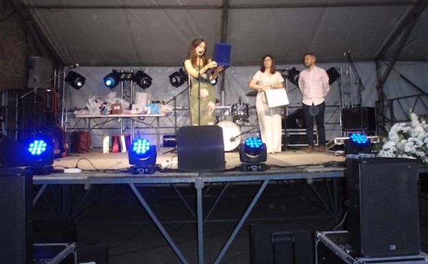 Un emotivo pregón de Inma González Clemente sirvió para comenzar las Fiestas de Bonhaval