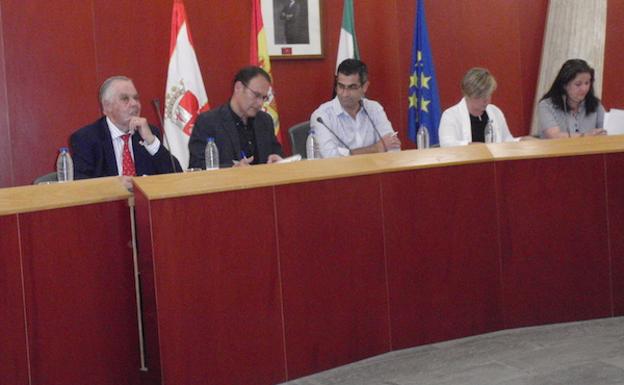 La corporación municipal tendrá 5 liberados y dos concejales de confianza