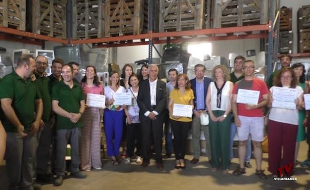 «La Hormiga Verde» de Villafranca premia a diez centros de la región por reciclar basura electrónica