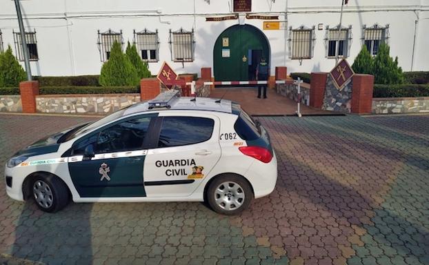 La Guardia Civil de Villafranca detiene a tres personas por el robo en una vivienda y un establecimiento de Ribera