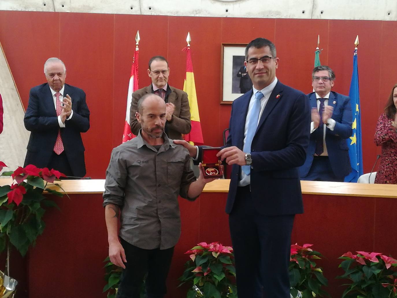Antonio Ortiz y AMUS reciben la máxima distinción de Villafranca en un emotivo acto