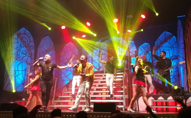 La mítica banda londinense se reencarnó en Villafranca a través de 'We love Queen Tributo'