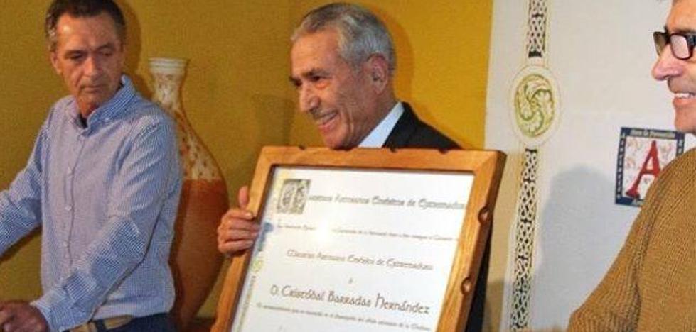 Cristóbal Barradas recibe el Título de Maestro Artesano Emérito de Extremadura
