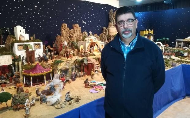 José Manuel Macías: «Si pasas rápido no ves nada, los detalles son lo que caracteriza a este portal»