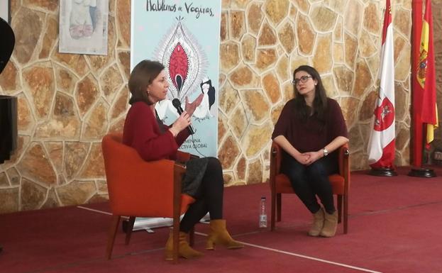 Éxito de público en la presentación del libro «Hablemos de Vaginas» de Miriam Al Adib