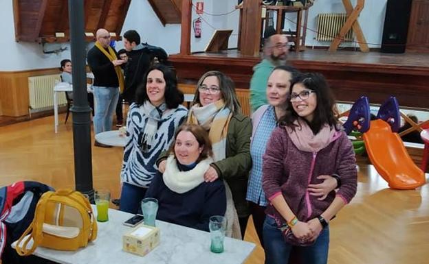 Expuesta en la cafetería de la Casa de Cultura la muestra fotográfica realizada con móvil por los alumnos de Plena Inclusión