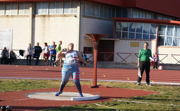 Las atletas del CAPEX demuestran buen estado de forma en la primera competición en pista de la temporada