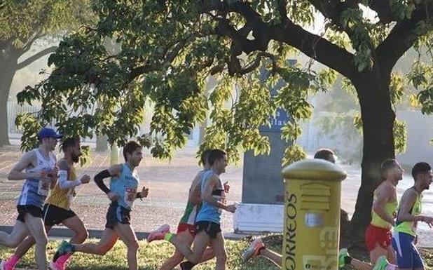 El atleta del CAPEX, Jorge González, octavo en la media maratón de Sevilla