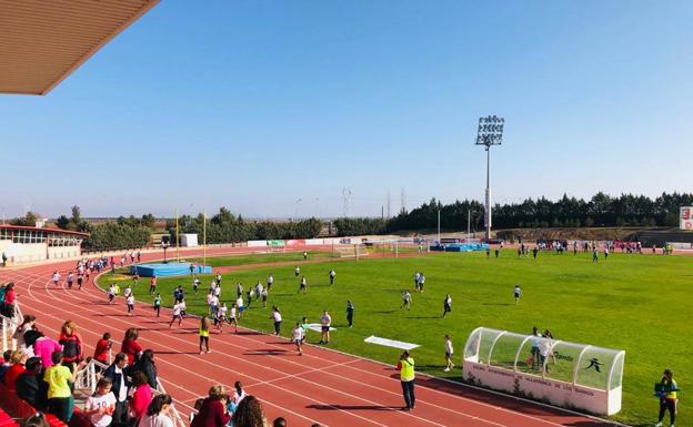 El CAPEX reúne a más de 500 jóvenes en una nueva jornada de «Diviértete con el atletismo»