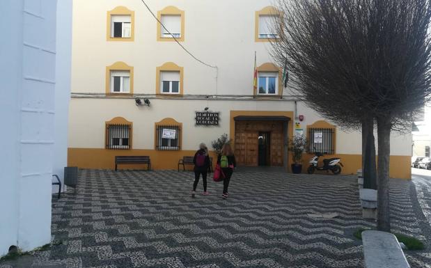Las doce camareras-limpiadoras de la residencia 'La Coronada' denuncian falta de personal