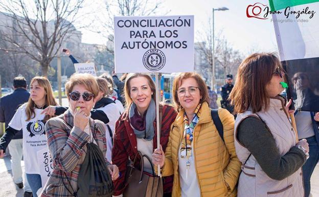 El comercio cerrará dos horas mañana para exigir derechos y cuotas dignas para los autónomos
