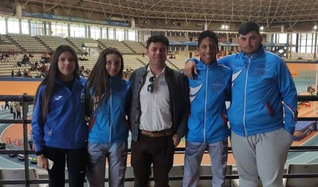 Los sub18 Naykare Rodríguez y David Merín del CAPEX, finalistas en el Nacional de pista cubierta