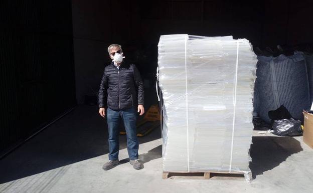 'La Hormiga Verde' dona 1.500kg de metacrilato para la creación de mascarillas
