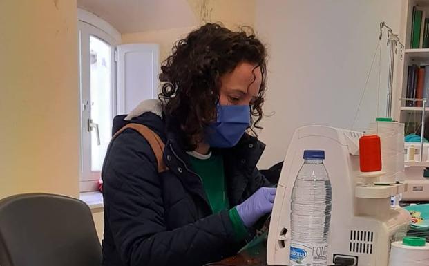 Cerca de 100 costureras voluntarias confeccionan miles de mascarillas en Villafranca